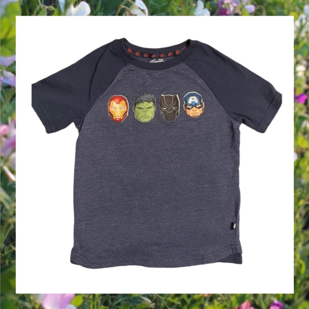 MARVEL Avengers Boy's Navy T-Shirt. Size Small 6/7